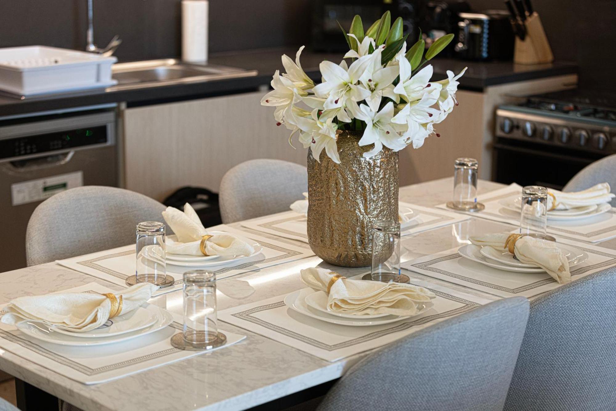 Magnificent - Luxurious 3 Bedroom With The Burj Khalifa View Apartment Dubai
