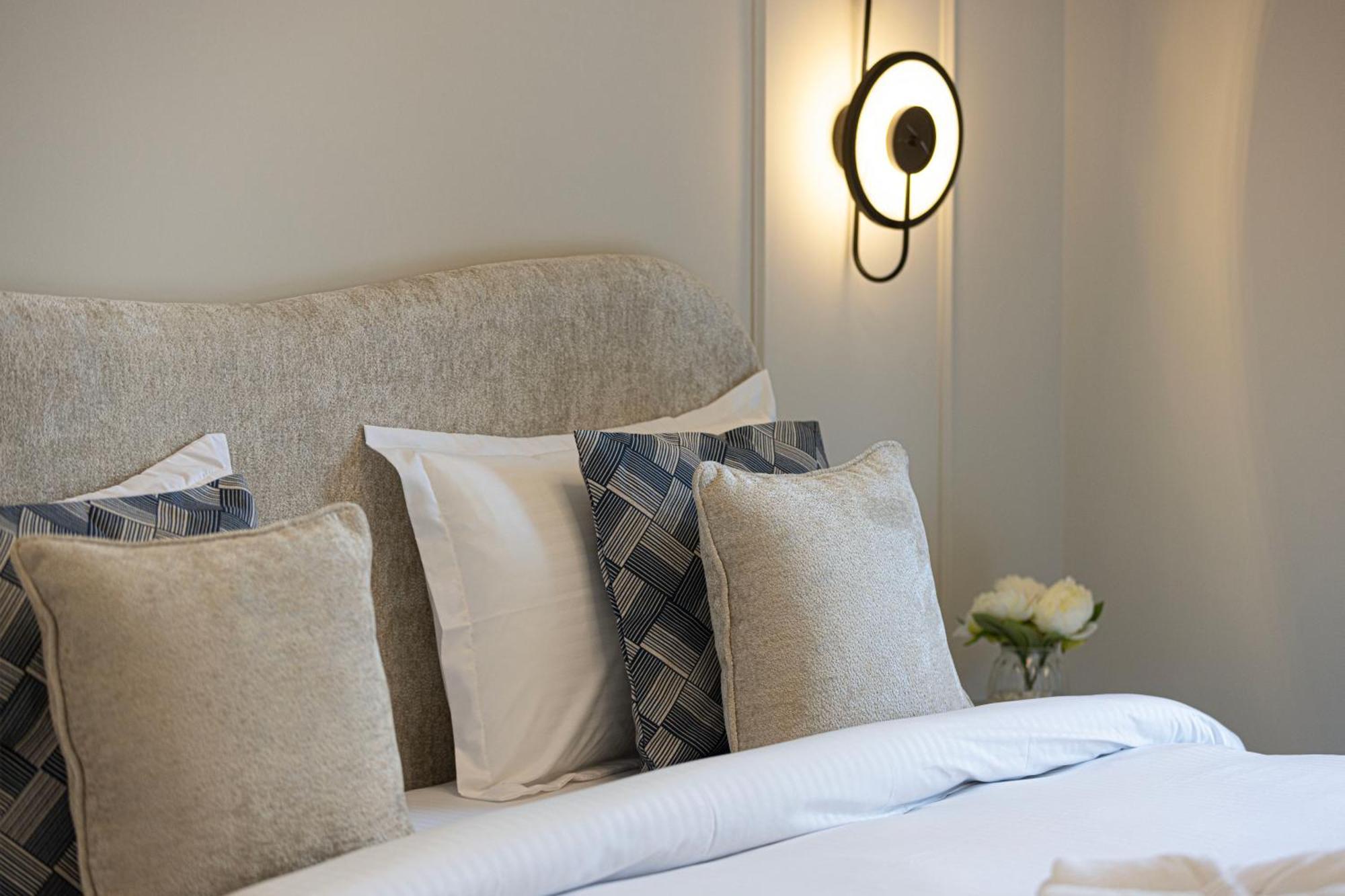 Magnificent - Luxurious 3 Bedroom With The Burj Khalifa View Apartment
