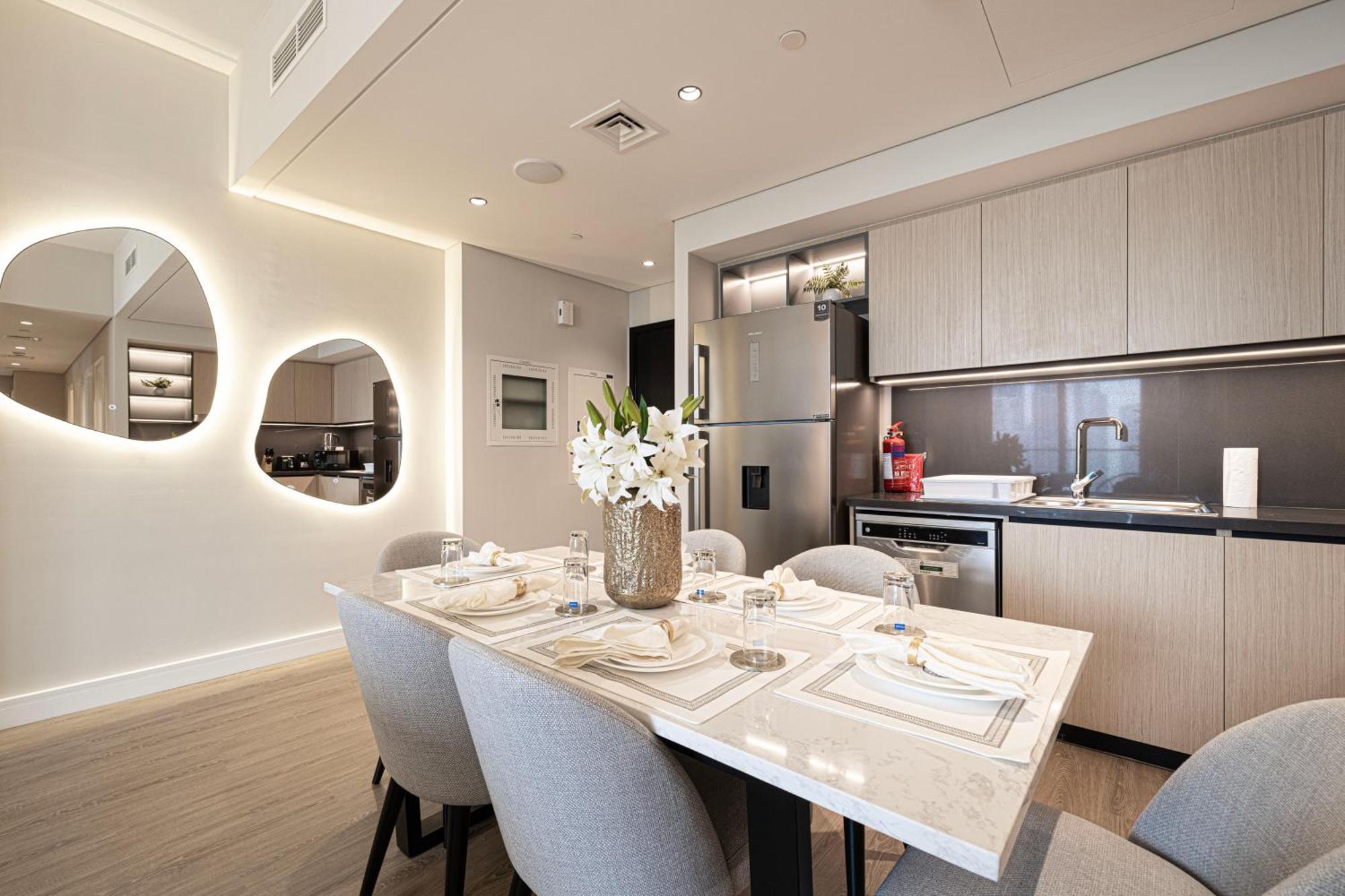 Magnificent - Luxurious 3 Bedroom With The Burj Khalifa View Apartment *