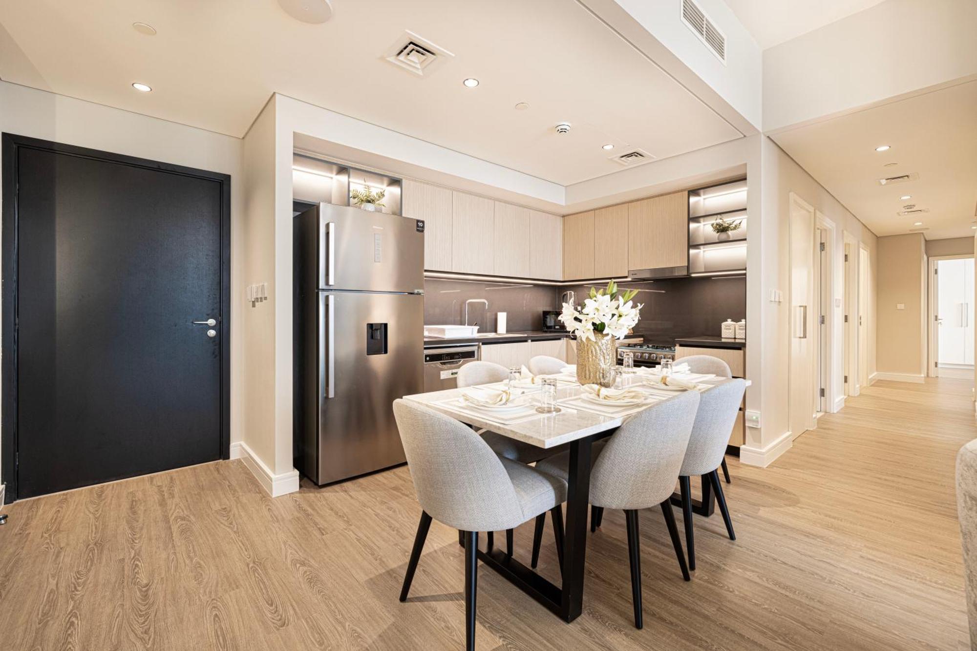 Magnificent - Luxurious 3 Bedroom With The Burj Khalifa View Apartment *