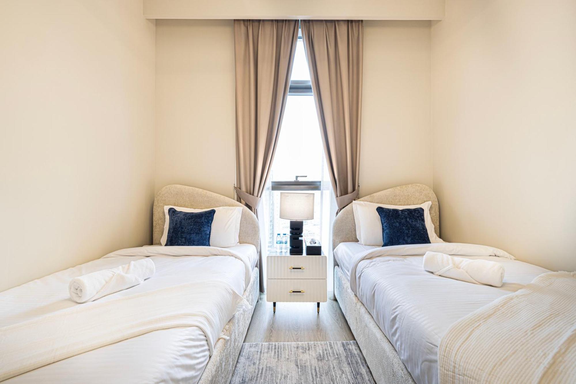 Magnificent - Luxurious 3 Bedroom With The Burj Khalifa View Apartment Dubai